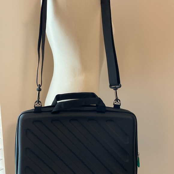 Thule Black Laptop Bag for Men - Picture 3 of 7